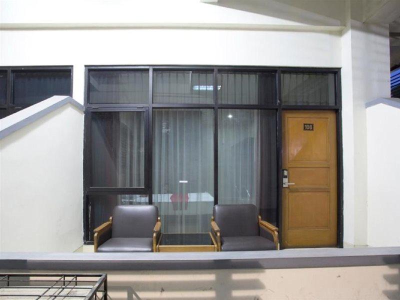 Hotel Reddoorz @ Surapati à Bandung Extérieur photo