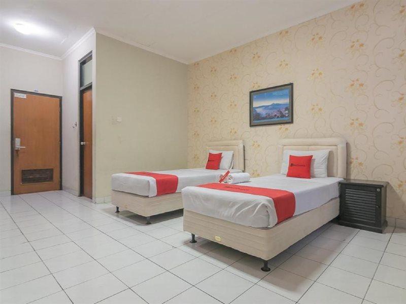 Hotel Reddoorz @ Surapati à Bandung Extérieur photo