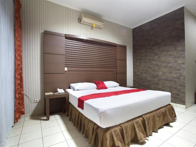 Hotel Reddoorz @ Surapati à Bandung Extérieur photo