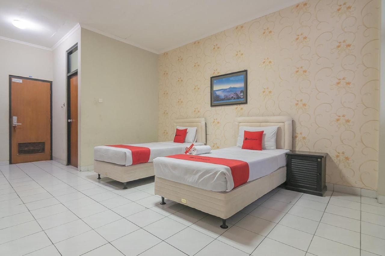 Hotel Reddoorz @ Surapati à Bandung Extérieur photo