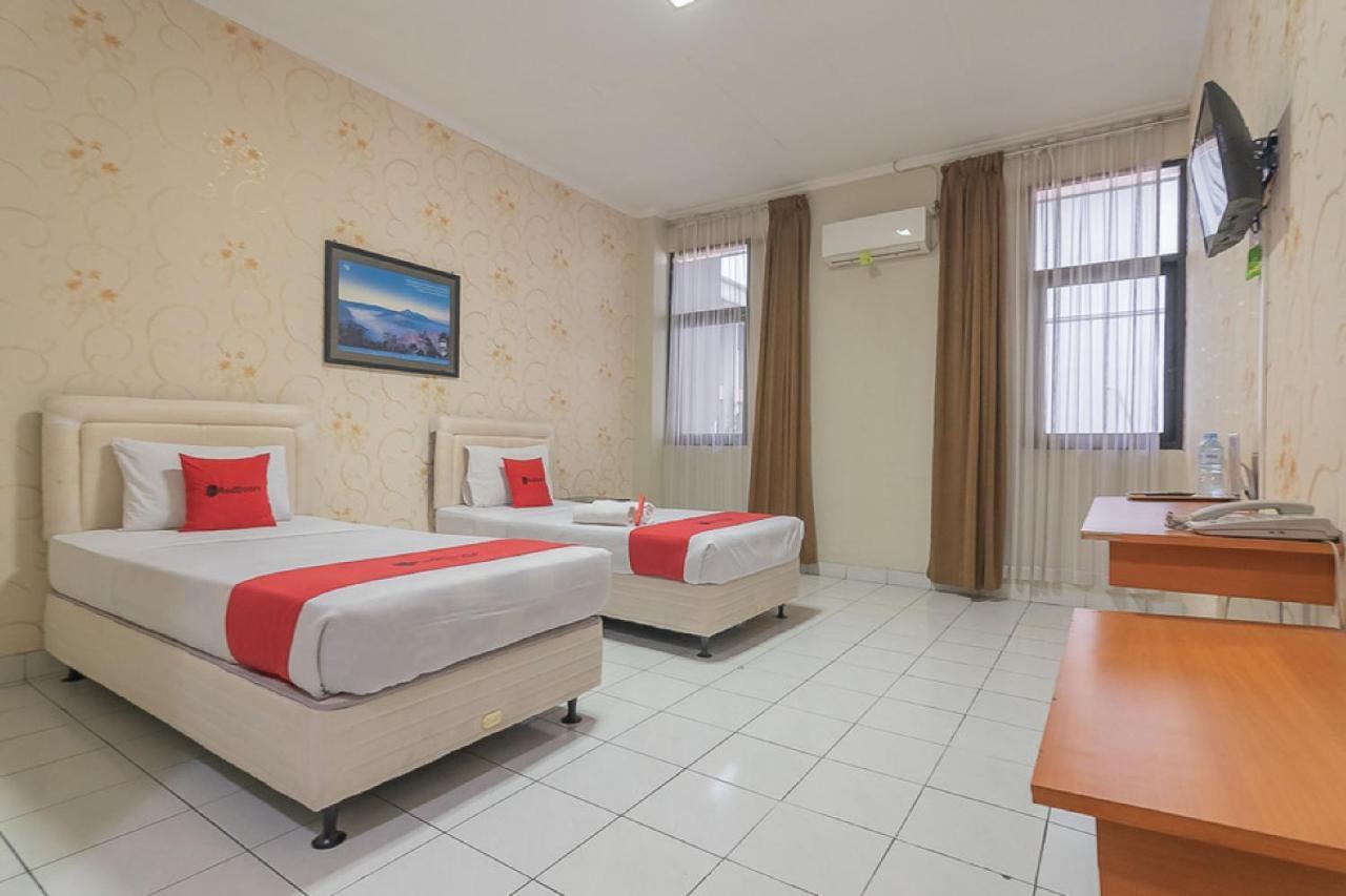 Hotel Reddoorz @ Surapati à Bandung Extérieur photo