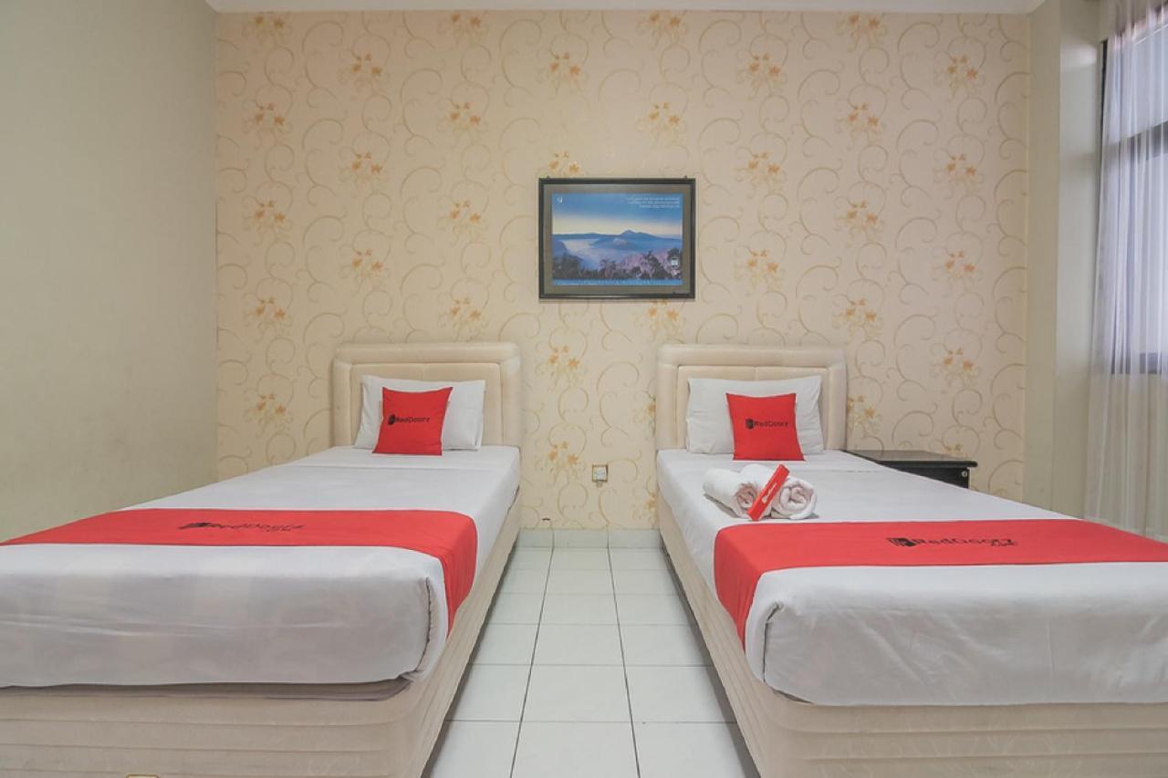 Hotel Reddoorz @ Surapati à Bandung Extérieur photo